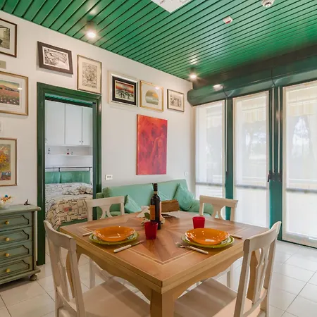 Henderson By Interhome